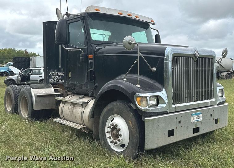 image for item MQ9429 2006 International 9900i  semi truck