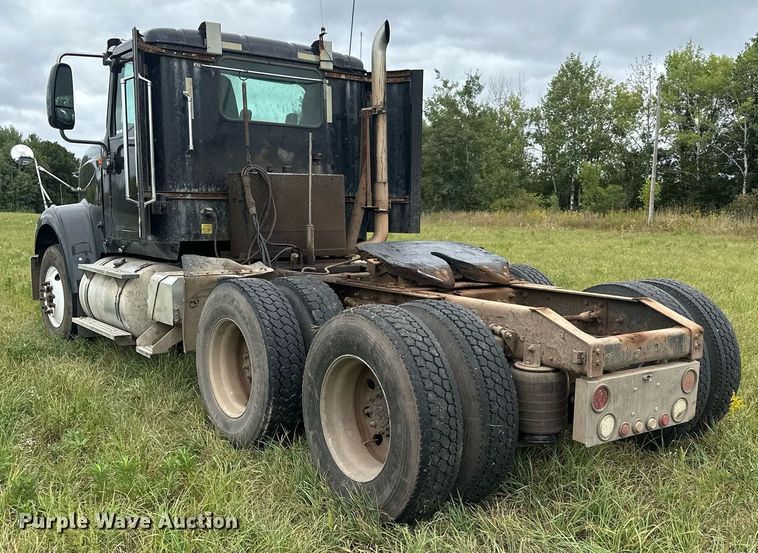 image for item MQ9429 2006 International 9900i  semi truck