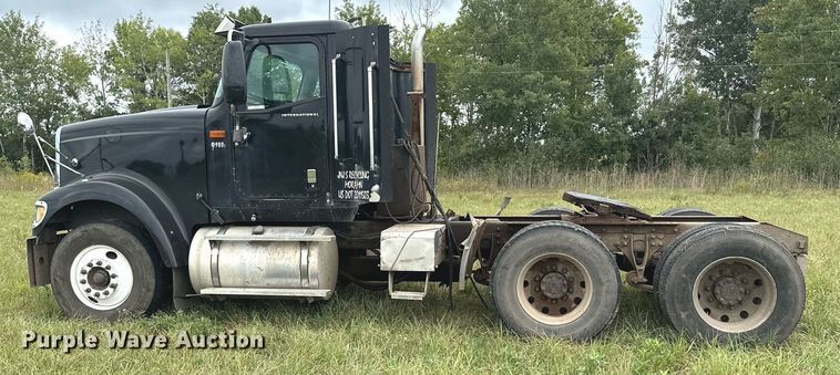 image for item MQ9429 2006 International 9900i  semi truck