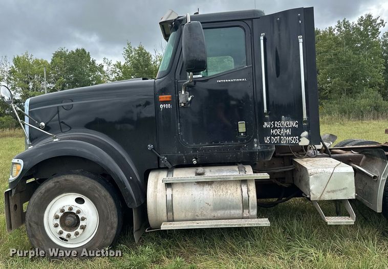 image for item MQ9429 2006 International 9900i  semi truck