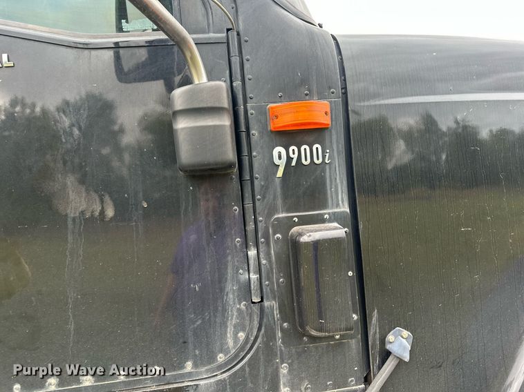 image for item MQ9429 2006 International 9900i  semi truck