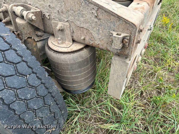 image for item MQ9429 2006 International 9900i  semi truck