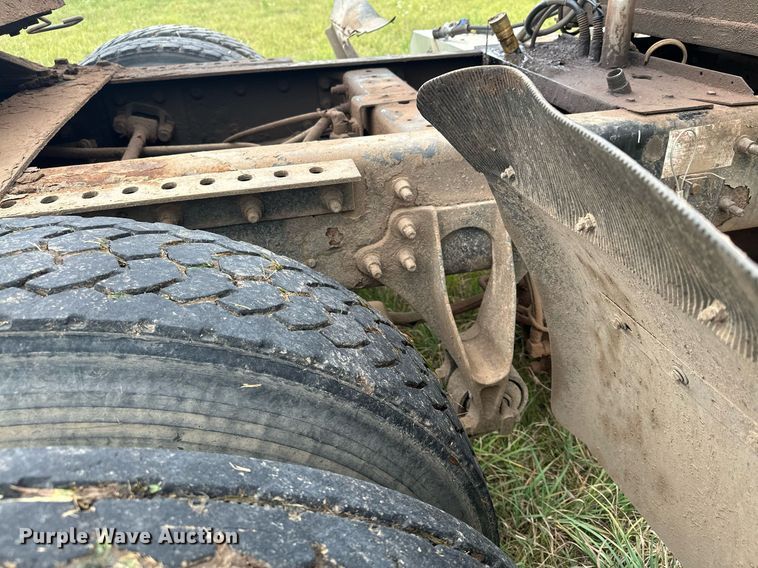 image for item MQ9429 2006 International 9900i  semi truck