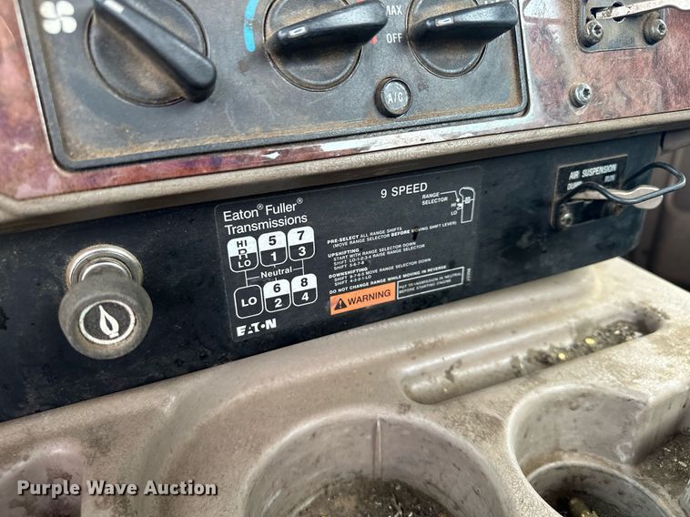 image for item MQ9429 2006 International 9900i  semi truck