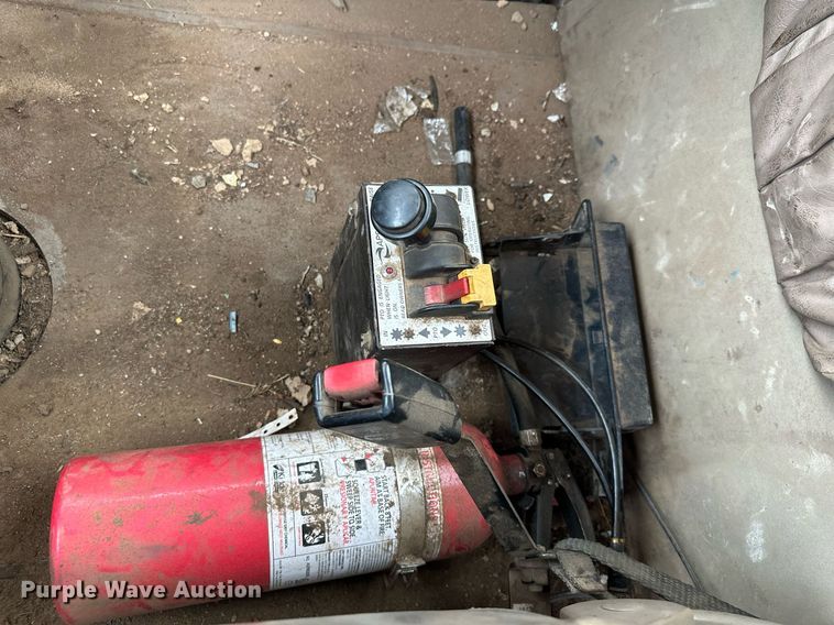 image for item MQ9429 2006 International 9900i  semi truck