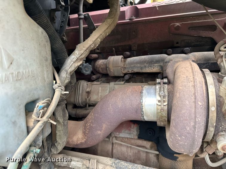 image for item MQ9429 2006 International 9900i  semi truck