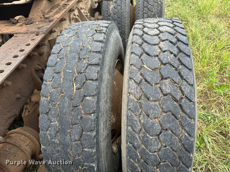 image for item MQ9429 2006 International 9900i  semi truck