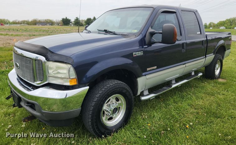 image for item MW9743 2003 Ford F250 Super Duty  Crew Cab pickup truck