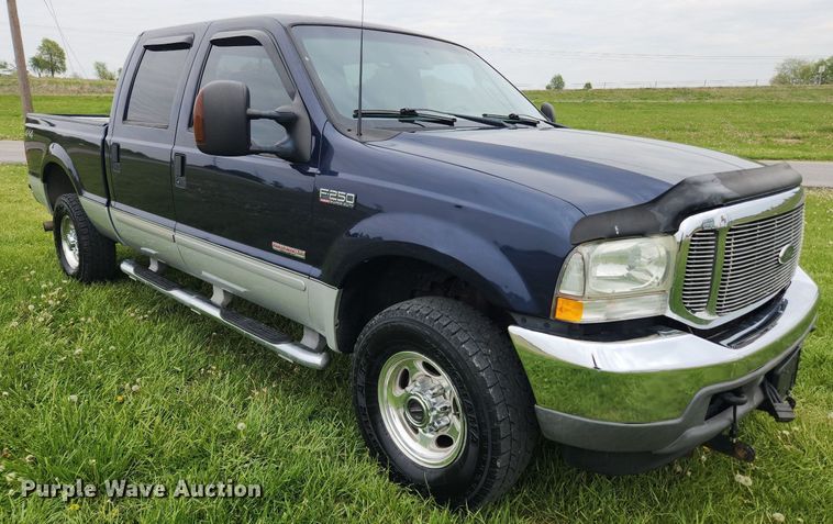 image for item MW9743 2003 Ford F250 Super Duty  Crew Cab pickup truck