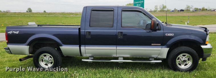image for item MW9743 2003 Ford F250 Super Duty  Crew Cab pickup truck