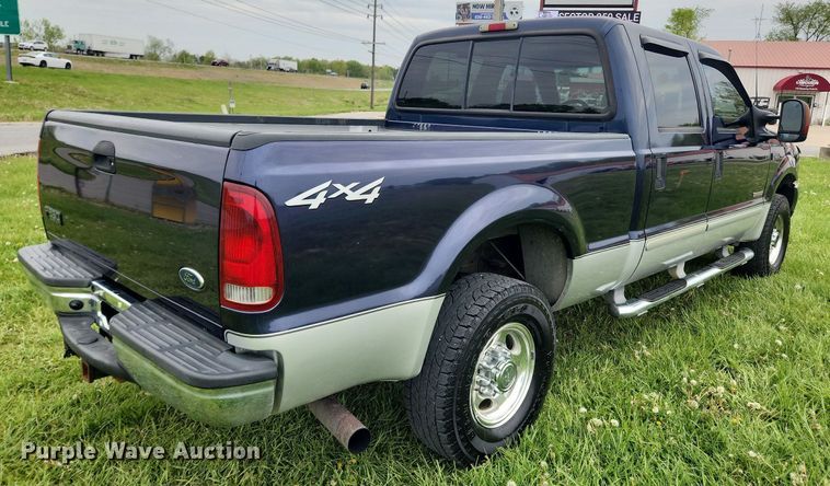 image for item MW9743 2003 Ford F250 Super Duty  Crew Cab pickup truck