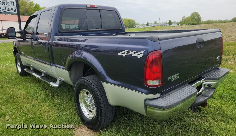 image for item MW9743 2003 Ford F250 Super Duty  Crew Cab pickup truck