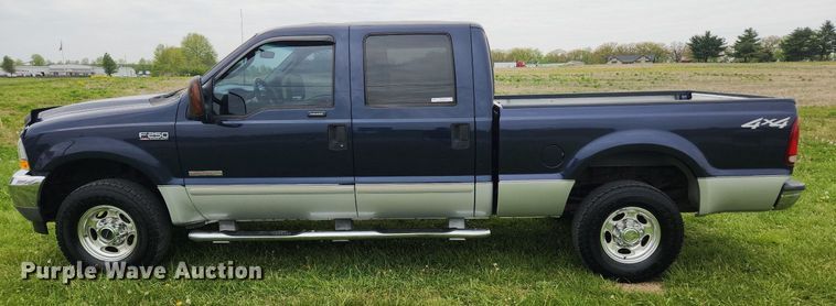 image for item MW9743 2003 Ford F250 Super Duty  Crew Cab pickup truck