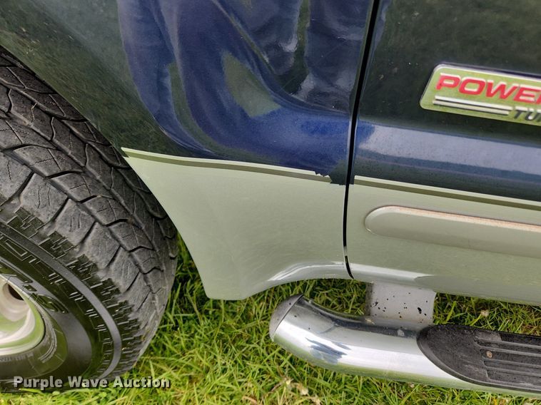 image for item MW9743 2003 Ford F250 Super Duty  Crew Cab pickup truck