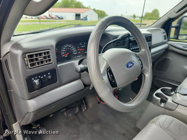 image for item MW9743 2003 Ford F250 Super Duty  Crew Cab pickup truck