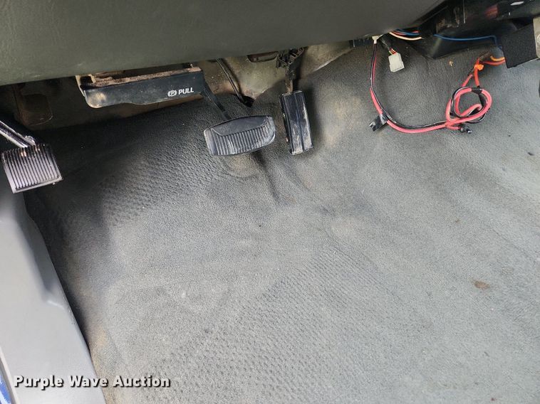 image for item MW9743 2003 Ford F250 Super Duty  Crew Cab pickup truck