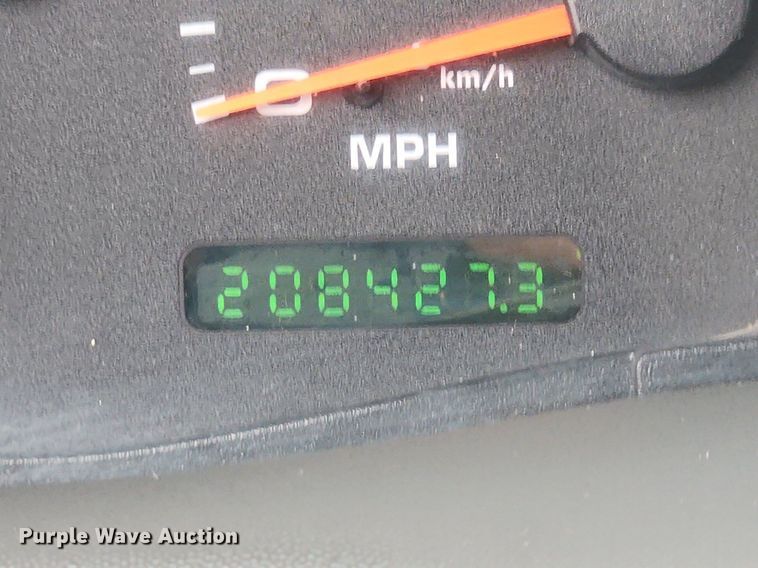 image for item MW9743 2003 Ford F250 Super Duty  Crew Cab pickup truck