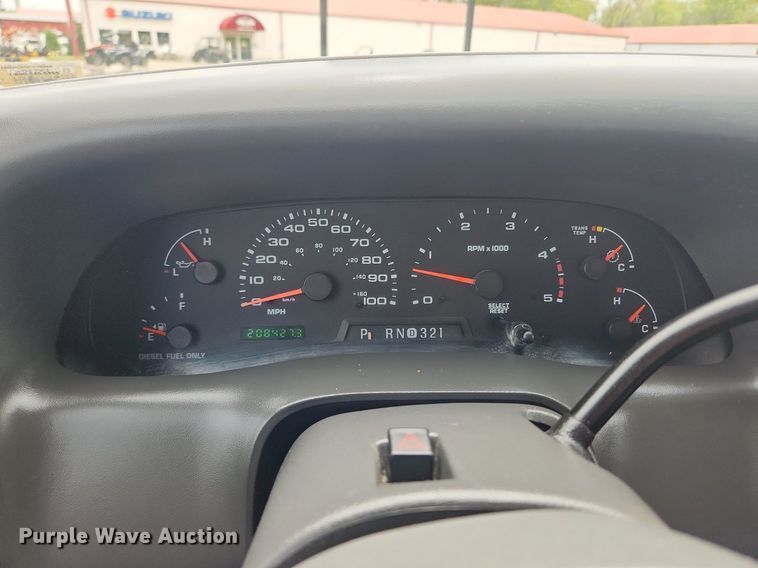 image for item MW9743 2003 Ford F250 Super Duty  Crew Cab pickup truck