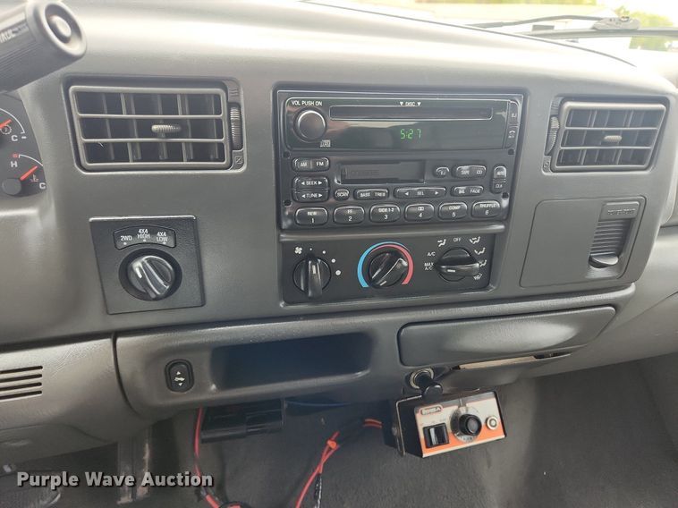 image for item MW9743 2003 Ford F250 Super Duty  Crew Cab pickup truck