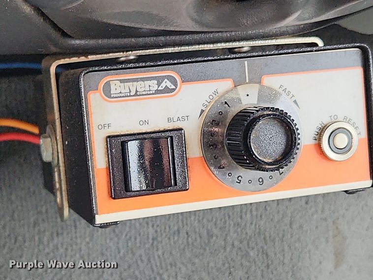 image for item MW9743 2003 Ford F250 Super Duty  Crew Cab pickup truck