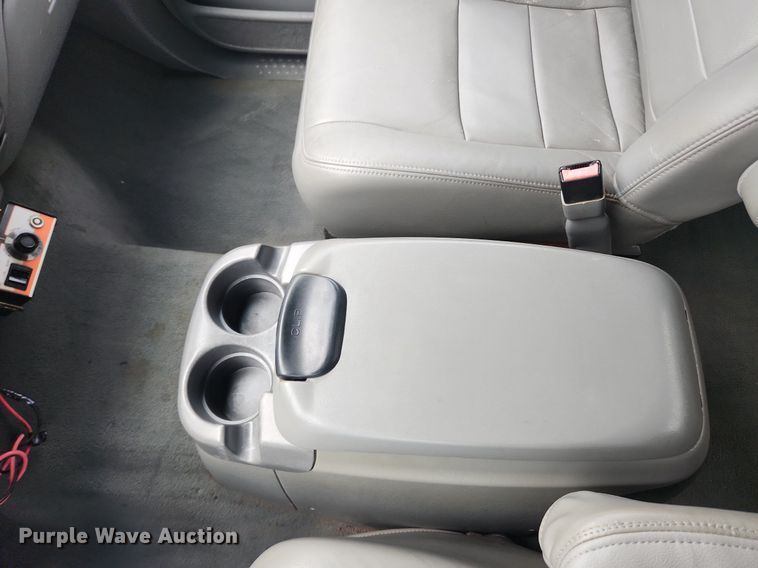 image for item MW9743 2003 Ford F250 Super Duty  Crew Cab pickup truck