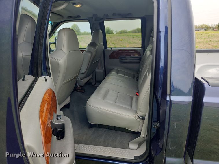 image for item MW9743 2003 Ford F250 Super Duty  Crew Cab pickup truck