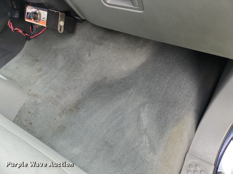 image for item MW9743 2003 Ford F250 Super Duty  Crew Cab pickup truck