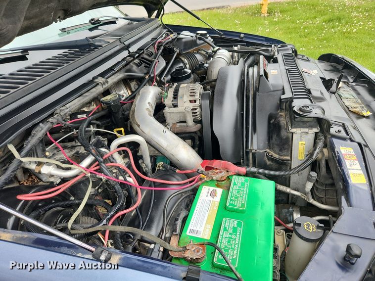 image for item MW9743 2003 Ford F250 Super Duty  Crew Cab pickup truck