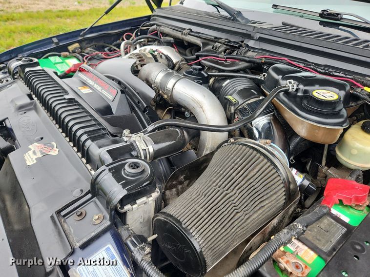 image for item MW9743 2003 Ford F250 Super Duty  Crew Cab pickup truck