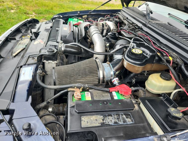 image for item MW9743 2003 Ford F250 Super Duty  Crew Cab pickup truck