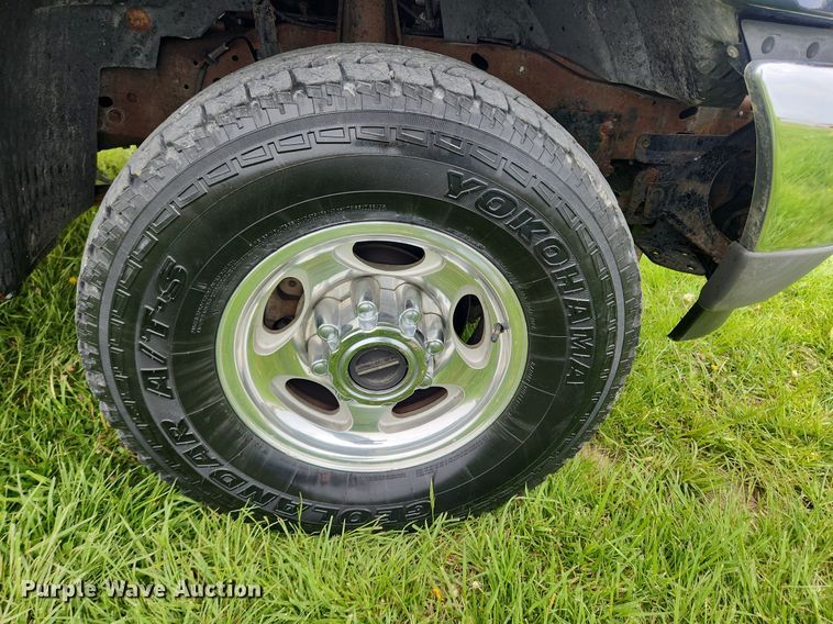 image for item MW9743 2003 Ford F250 Super Duty  Crew Cab pickup truck