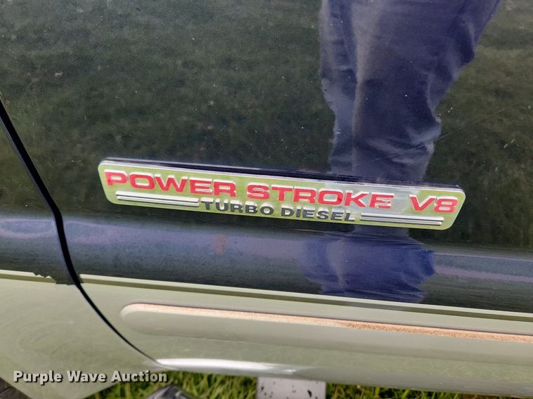 image for item MW9743 2003 Ford F250 Super Duty  Crew Cab pickup truck