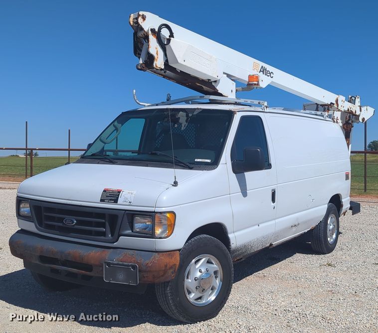 image for item MX9332 2006 Ford E350 Super Duty  van with bucket lift