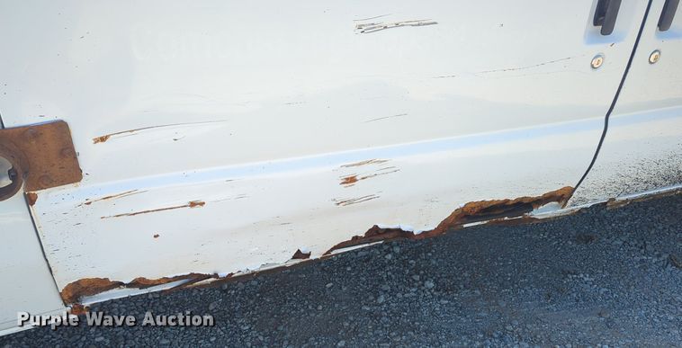 image for item MX9332 2006 Ford E350 Super Duty  van with bucket lift