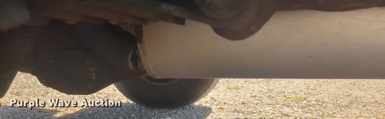 image for item MX9332 2006 Ford E350 Super Duty  van with bucket lift