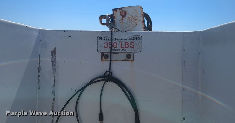 image for item MX9332 2006 Ford E350 Super Duty  van with bucket lift