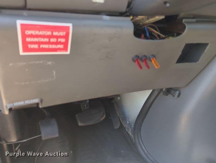 image for item MX9332 2006 Ford E350 Super Duty  van with bucket lift