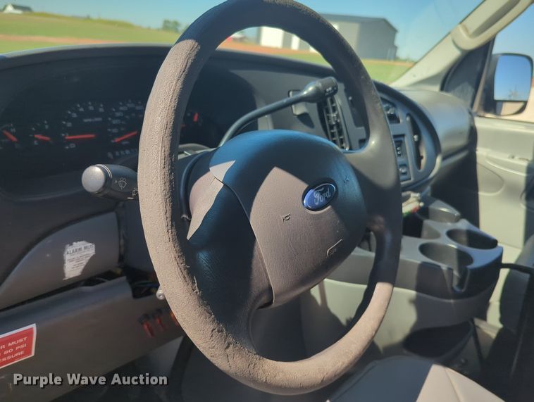 image for item MX9332 2006 Ford E350 Super Duty  van with bucket lift