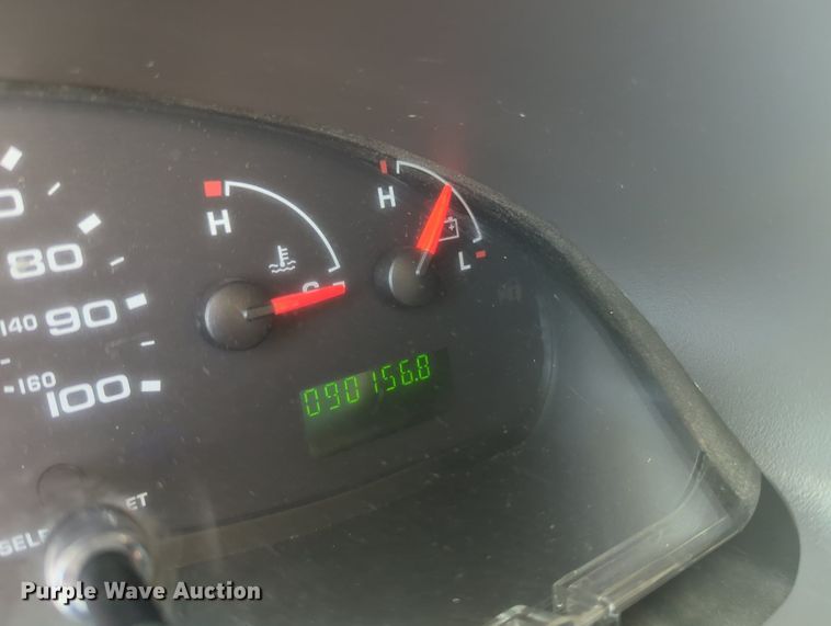 image for item MX9332 2006 Ford E350 Super Duty  van with bucket lift