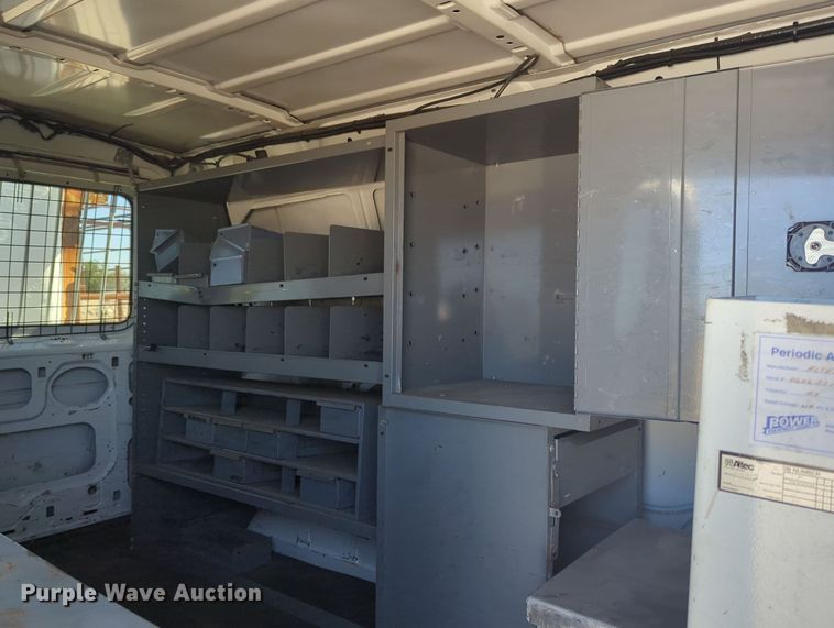 image for item MX9332 2006 Ford E350 Super Duty  van with bucket lift