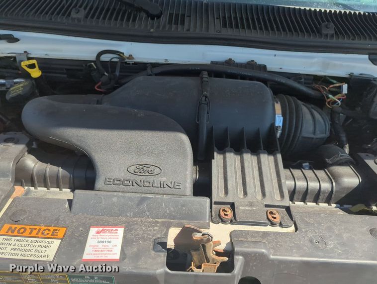 image for item MX9332 2006 Ford E350 Super Duty  van with bucket lift