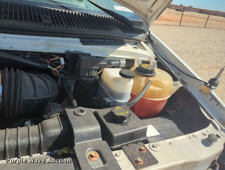 image for item MX9332 2006 Ford E350 Super Duty  van with bucket lift