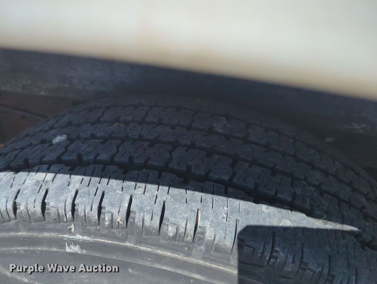 image for item MX9332 2006 Ford E350 Super Duty  van with bucket lift