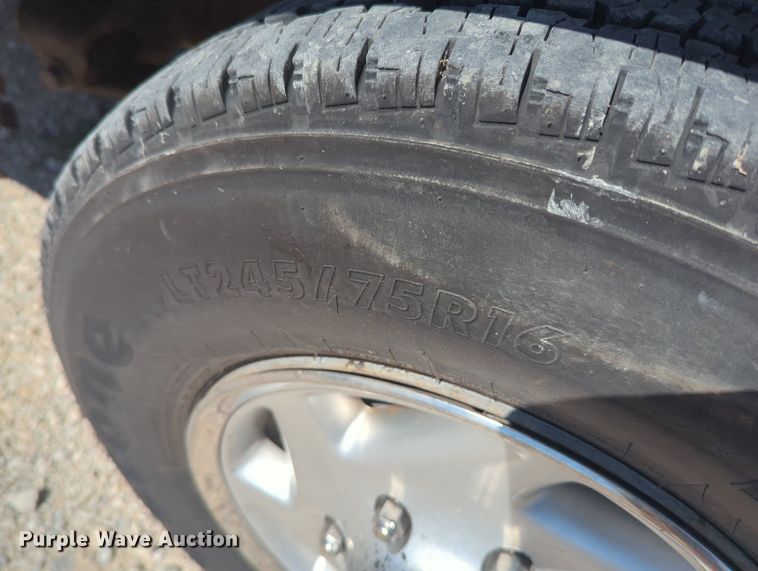 image for item MX9332 2006 Ford E350 Super Duty  van with bucket lift