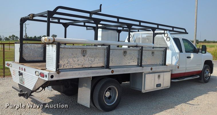 image for item MX9371 2007 Chevrolet Silverado 3500HD  Ext. Cab flatbed pickup truck