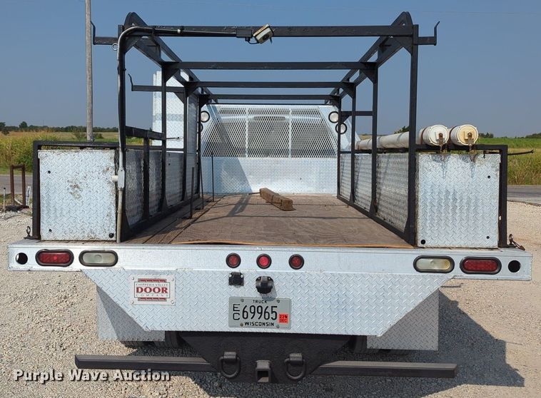 image for item MX9371 2007 Chevrolet Silverado 3500HD  Ext. Cab flatbed pickup truck