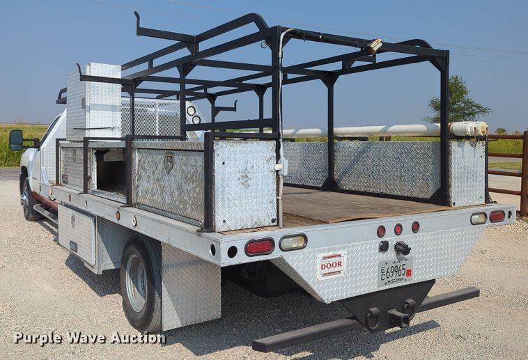 image for item MX9371 2007 Chevrolet Silverado 3500HD  Ext. Cab flatbed pickup truck