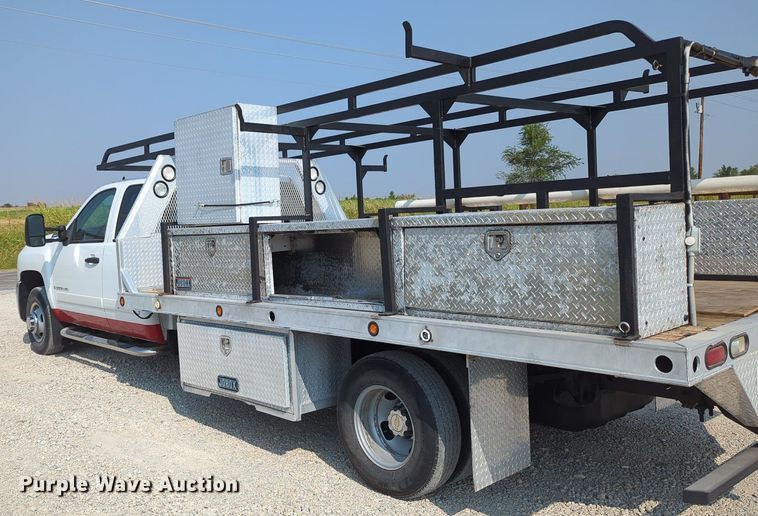 image for item MX9371 2007 Chevrolet Silverado 3500HD  Ext. Cab flatbed pickup truck