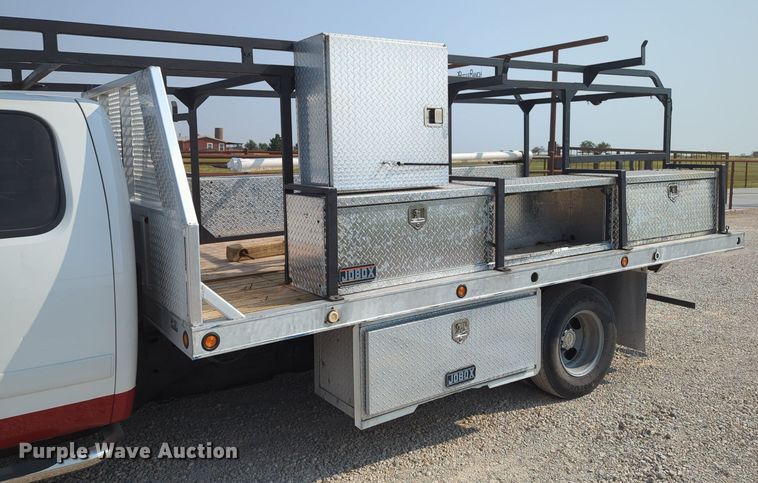 image for item MX9371 2007 Chevrolet Silverado 3500HD  Ext. Cab flatbed pickup truck