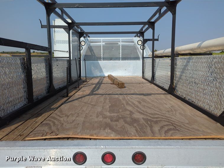 image for item MX9371 2007 Chevrolet Silverado 3500HD  Ext. Cab flatbed pickup truck